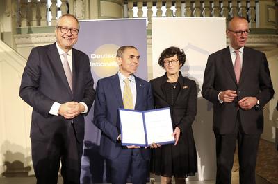 Andreas Voßkuhle, Uğur Şahin, Özlem Türeci, Friedrich Merz-stock-foto