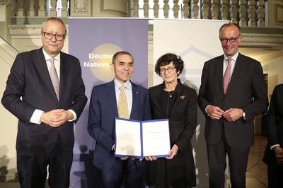 Andreas Voßkuhle, Uğur Şahin, Özlem Türeci, Friedrich Merz-stock-foto