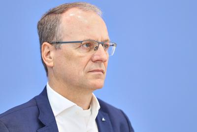 Berlin, Deutschland, 11.06.2025: Bundespressekonferenz: Cybersecurity: Studie zur digitalen Sicherheit der deutschen Wir-stock-foto
