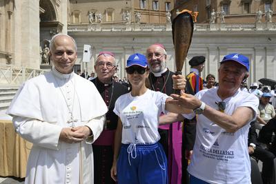 ITALY - POPE  LEO XIV ADDRESSES THE AUDIENCE AS HE HOLDS THE WEEKLY GENERAL AUDIENCE IN ST PETER'S SQUARE AT  THE  VATICAN - 2025/6/11-stock-photo