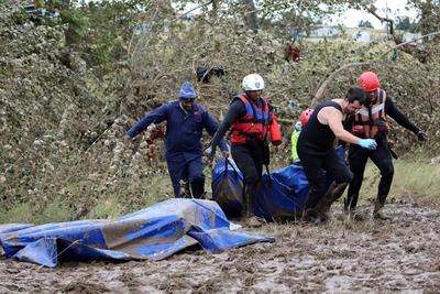 Recovery efforts underway amid deadly South Africa floods-stock-foto