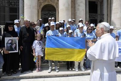 ITALY - POPE  LEO XIV ADDRESSES THE AUDIENCE AS HE HOLDS THE WEEKLY GENERAL AUDIENCE IN ST PETER'S SQUARE AT  THE  VATICAN - 2025/6/11-stock-photo