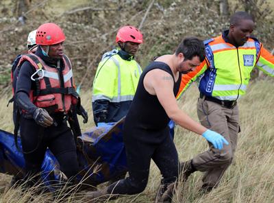 Recovery efforts underway amid deadly South Africa floods-stock-foto
