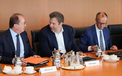 Bundeskanzleramt Kabinett Merz-stock-foto
