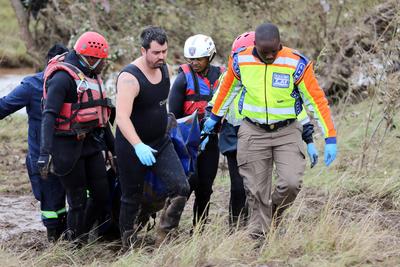 Recovery efforts underway amid deadly South Africa floods-stock-foto