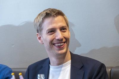 Muenchen, Pressekonferenz im SUB zum CSD, Dominik Krause, Zweiter Buergermeister, mit einem Gru?wort zu Diskriminierung-stock-foto