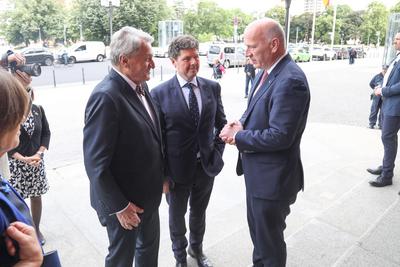 Begr??ung des Prim?tors der tschechischen Hauptstadt Prag-stock-foto