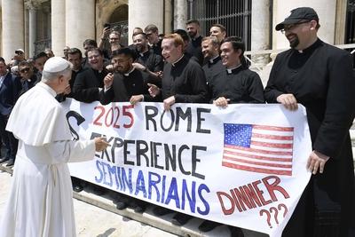 ITALY - POPE  LEO XIV ADDRESSES THE AUDIENCE AS HE HOLDS THE WEEKLY GENERAL AUDIENCE IN ST PETER'S SQUARE AT  THE  VATICAN - 2025/6/11-stock-photo