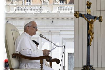 ITALY - POPE  LEO XIV ADDRESSES THE AUDIENCE AS HE HOLDS THE WEEKLY GENERAL AUDIENCE IN ST PETER'S SQUARE AT  THE  VATICAN - 2025/6/11-stock-photo