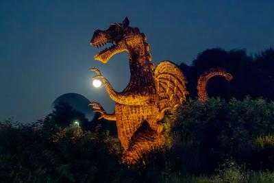 Erdbeermond ?ber dem Rheinland-stock-foto