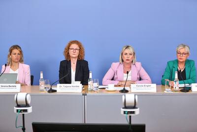Berlin, Deutschland, 12.06.2025: Haus der Bundespressekonferenz: Pressekonferenz: Medizinischer Dienst - Entwicklung der-stock-foto