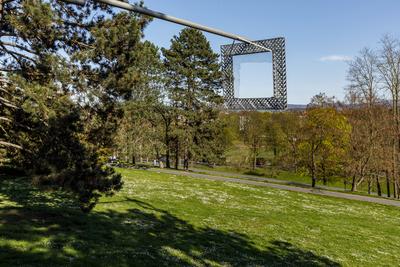 Rahmenbau oder Landschaft im Dia, die Installation von 1977 zur documenta 6, mit Blick auf den Staatspark Karlsaue *** F-stock-foto