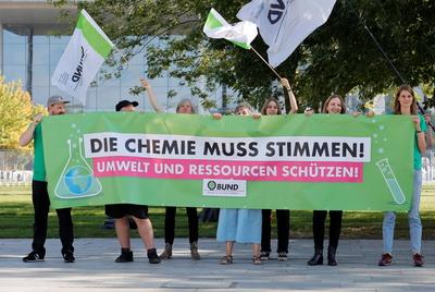 Deutschland, Berlin, Bund f?r Umwelt und Naturschutz Deutschland (BUND), Demonstration vor dem Bundeskanzleramt, Verantw-stock-foto