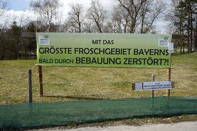 01.04.2020, Kaufbeuren, Froschz?une wurden installiert wegen der laufenden Kr?tenwanderungen zum dortigen Kaiserweiher,-stock-foto