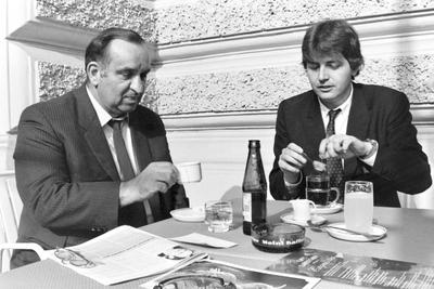 Fred SINOWATZ: Fr?hst?ck im Cafe LANDTMANN xx. Mai 1983, Cafe Landsmann Wien Fred SINOWATZ, Gerhard ZEILER ZEILER ?ber S-stock-foto