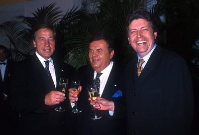 Wolfgang Clement, Gerhard Zeiler, Helmut Thoma Stellvertretender Parteivorsitzender der SPD Wolfgang Clement st??t an mi-stock-foto