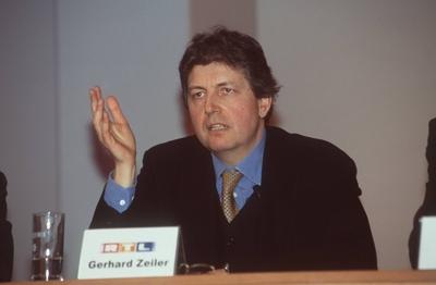 Bildnummer: 56908740  Datum: 26.03.2001  Copyright: imago/teutopressGerhard Zeiler (Gesch?ftsf?hrer RTL) 03/01 pp Mann Gesch?ftsf?hrung F?hrung Leitung Management Medien-Manager Medienmanager TV Fernsehen Sender RTL dunkelhaarig kurzhaarig seri?s Jackett Hemd Krawatte sitzend Saal Halle halb quer sprechend gestikulierend Glas Getr?nk Wasser Schild Namensschild PK Pressekonferenz RTL Unternehmens-PK am 26.03.2001 in K?ln x0x People xng 2001 quer  56908740 Date 26 03 2001 Copyright Imago  Gerhard Zeiler manager RTL 03 01 PP Man Management Leadership Line Management Media Manager Media Manager TV Television Stations RTL dark haired short seriously Jacket Shirt Tie seated Room Hall half horizontal Spoken gesticulating Glass Drink Water Shield Name plate press conference Press conference RTL Company press conference at 26 03 2001 in Cologne x0x Celebrities xng 2001 horizontal-stock-photo