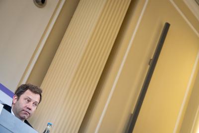 Lars Klingbeil, Bundesminister der Finanzen, bei der Pressekonferenz im Anschluss an die Sitzung des Stabilit?tsrates im Bundesfinanzministerium-stock-foto