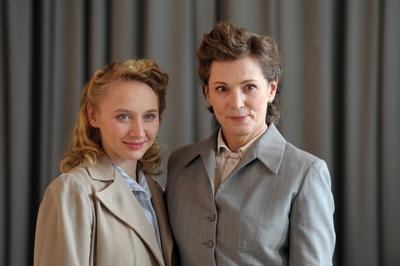 Bildnummer: 60734715  Datum: 08.11.2013  Copyright: imago/sepp spieglDeutschland, K?ln, 08.11.2013 In K?ln entsteht zur Zeit das historische TV-Drama Artikel 3 . Im Mittelpunkt steht die auf wahren Ereignissen beruhende Geschichte der Abgeordneten und Juristin Elisabeth Selbert (Iris Berben), die unerm?dlich f?r die Aufnahme des Satzes M?nner und Frauen sind gleichberechtigt in das Grundgesetz der zuk?nftigen Bundesrepublik Deutschland k?mpfte. Foto: Elisabeth Selbert (re, Iris Berben) und ihre Sekret?rin Irma (li, Anna Maria M?he). Germany, Cologne, 08.11.2013 Is currently being built in Cologne s historical TV drama Article 3 . At the heart of the story based on true events of Deputies and lawyer Elizabeth is Selbert (Iris Berben), for the inclusion of the phrase Men and women are equal fought tirelessly in the Basic Law of the Federal Republic of Germany future. Photo: Elisabeth Selbert (re, Iris Berben) and its secretary Irma (left, Anna Maria M?he). IRIS BERBEN IRIS BERBEN Entertainment people xas x0x 2013 quer KULTUR CULTURE FERNSEHEN FERNSEHPRODUKTIONEN PRODUCTIONS FOR TV FILM CINEMA DREHARBEITEN SHOOTINGS SCHAUSPIELER ACTORS DRAMA FARBAUFNAHME COLOR FOTOGRAFIE PHOTOGRAPHY HALBE FIGUR HALF LENGTH STEHEND STANDING L?CHELND SMILING QUERFORMAT HORIZONTAL FORMAT 60734715 Date 08 11 2013 Copyright Imago Sepp Spiegl Germany Cologne 08 11 2013 in Cologne to to Time the historical TV Drama Article 3 in Focus is the on true Events  History the Members and Lawyer Elisabeth Selbert Iris Berben the tirelessly for the Recording the Rate Men and Women are equal rights in the Basic Law the future Federal Germany fought Photo Elisabeth Selbert right Iris Berben and theirs Secretary Irma left Anna Mary Effort Germany Cologne 08 11 2013 IS currently Being built in Cologne S Historical TV Drama Article 3 AT The Heart of The Story Based ON True Events of Deputies and lawyer Elizabeth IS Selbert Iris Berben for The  of The phrase Men and Women are EQUAL fought tirelessly in The Basic Law of The Federal Republic of Germany Future Photo Elisabeth Selbert right Iris Berben and its Secretary Irma left Anna Mary Effort Iris Berben Iris Berben Entertainment Celebrities  x0x 2013 horizontal Culture Culture Television TV productions Productions for TV Film Cinema Shooting Shootings Actor Actors Drama Ink Color Photography Photography Halbe Figure Half length standing thing smiling Smiling Landscape horizontally Format-stock-photo