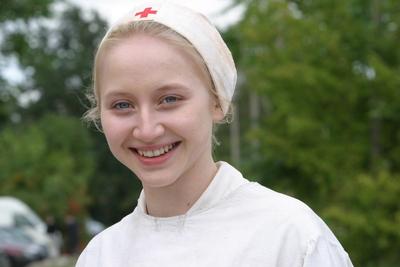 76/ Portrait: Anna Maria M?he als Doris Bober am Berliner Filmset, Schauspielerin als Krankenschwester, rotes Kreuz, , D-stock-photo
