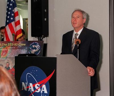 KENNEDY SPACE CENTER, FLA. -- NASA Administrator Daniel Goldin addresses the attendees of a women s forum held in the Ap-stock-photo