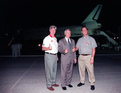 (Left to right) Canadian Minister of Industry John Manley, NASA administrator Daniel Goldin, and President of the Canadi-stock-foto