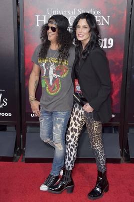 Slash mit Freundin Meegan Hodges bei der Er?ffnung der Halloween Horror Nights 2019 in den Universal Studios Hollywood.-stock-foto