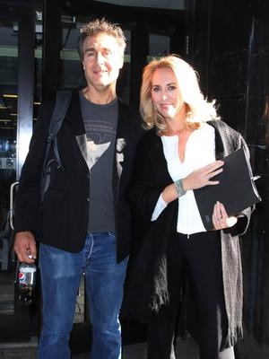 NEW YORK NY OCTOBER 24 Doug Liman and Valerie Plame seen after an appearance on Good Day NY on O-stock-foto