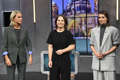 Claudia von Brauchitsch, Annalena Baerbock und Linda Zervakis beim Triell - Dreikampf ums Kanzleramt von ProSieben, SAT-stock-foto