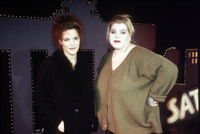 QUEEN BEE QUEEN BEE, 1994, Musik-Kabarett-Duo mit INA M?LLER und EDDA SCHNITTGART. QUEEN BEE, 1994, Music cabaret duo IN-stock-foto