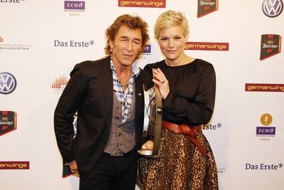 Moderatorin Ina Mueller und Nominierter Meter Maffay bei der Pressekonferenz ECHO 2011in der Messe Berlin in Berlin. ***-stock-foto