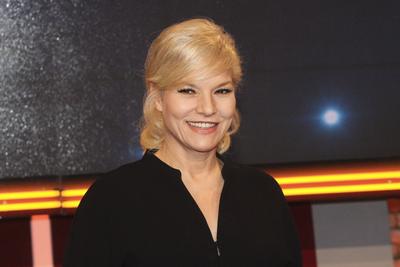 Ina Mueller deutsche Saengerin, Musik-Kabarettistin Moderatorin beim Phototermin zur ARD TV Rateshow Wer weiss denn sowas XXL - Das unvorstellbare Wissensquiz in der Studio Deko im Studio Hamburg Atelier A1 am Montag 11.03.2019 in Hamburg - Sendedatum ARD am 20.04.19 20:15 Uhr HH Deutschland *** Ina Mueller German Saenger, Music Cabaret artist Moderator at Photo session to ARD TV Quiz show Who white because Sowas XXL the unimaginable Knowledge Quiz in the Studio Decoration at Studio Hamburg Studio A1 on Monday 11 03 2019 in Hamburg Submission Date ARD on 20 04 19 20 15 Clock HH Germany-stock-foto