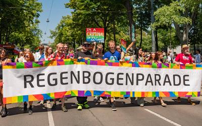 20250614 29. Regenbogenparade-stock-foto