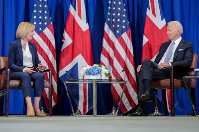 News Bilder des Tages US President Joe Biden meets with United Kingdom Prime Minister Liz Truss US President Joe Biden m-stock-photo