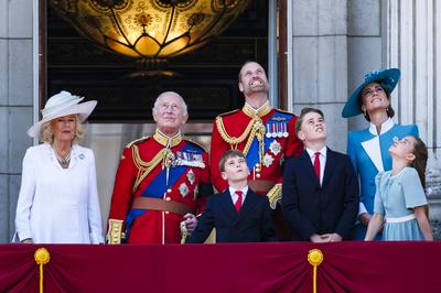 K?nigin Camilla, K?nig Charles III., Prinz Louis, Prinz William, Prinz George, Prinzessin Charlotte, Prinzessin Catherine-stock-photo