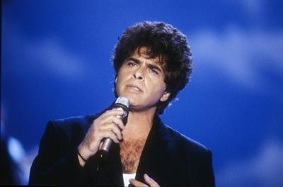 Ricky Shayne 04 96 te Mann Gesang Schlager Musik dunkelhaarig Locken leger Jackett schwarz Brustbeh-stock-foto