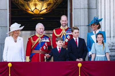 K?nigin Camilla, K?nig Charles III., Prinz Louis, Prinz William, Prinz George, Prinzessin Charlotte, Prinzessin Catherine-stock-photo