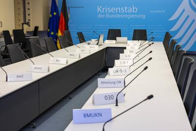 HeadlineSitzung des Krisenstabes der Bundesregierung-stock-foto