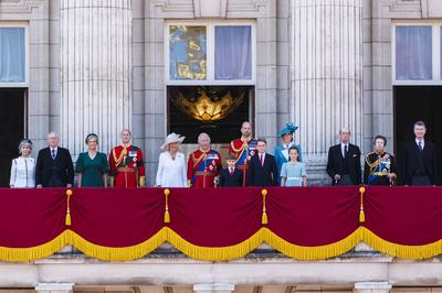 Prinz Richard Duke of Gloucester, Herzogin Birgitte of Gloucester, Herzogin Sophie von Edinburgh, Prinz Edward, K?nigin Camilla, K?nig Charls III., Prinz Louis, Prinz George, Prinzessin Catherine, Prinzessin Charlotte, Prinz Edward Duke of Kent, Prinzes-stock-photo