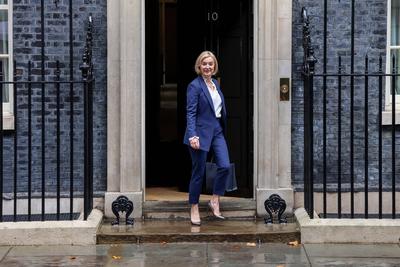 News Bilder des Tages . 07/09/2022. London, United Kingdom. Liz Truss PMQs. Prime Minister Liz Truss departs No10 Downi-stock-foto