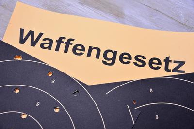 zielscheibe,sch?tzenverein,waffengesetz,schie?scheibe,schie?scheiben,zielscheiben *** target,target shooting,weapons law-stock-foto