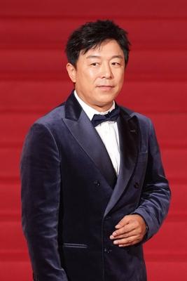SHANGHAI, CHINA - JUNE 14: 27th SIFF Golden Goblet Awards Jury member actor Huang Bo arrives at the red carpet of the 27-stock-photo