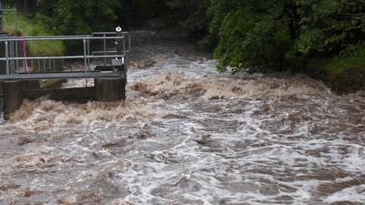 Katastrophale Unwetter sind in den Nachmittagsstunden ?ber das Erzgebirge hinweg gezogen. Eine sogenannte Superzelle bra-stock-foto