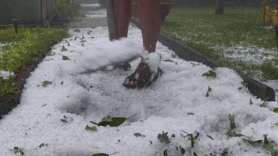 Katastrophale Unwetter sind in den Nachmittagsstunden ?ber das Erzgebirge hinweg gezogen. Eine sogenannte Superzelle bra-stock-foto