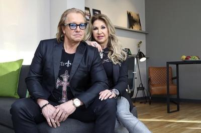Bilder des Tages Robert Geiss mit Gattin Carmen Geiss beim Photocall zur RTL II- Gameshow Spiel die Geissens untern Tis-stock-photo