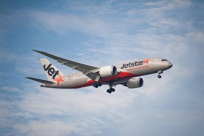 02.08.2023, Singapur, Republik Singapur, Asien - Ein Passagierflugzeug der australischen Fluggesellschaft Jetstar Airway-stock-foto
