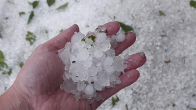 Katastrophale Unwetter sind in den Nachmittagsstunden ?ber das Erzgebirge hinweg gezogen. Eine sogenannte Superzelle bra-stock-foto