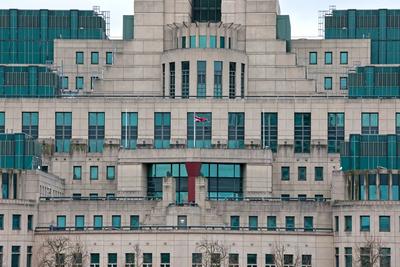 Das SIS (Secret Intelligence Service) Building in London. Das Geb?ude beheimatet den britischen Geheimdienst MI6 (Military Intelligence, Section 6).-stock-photo