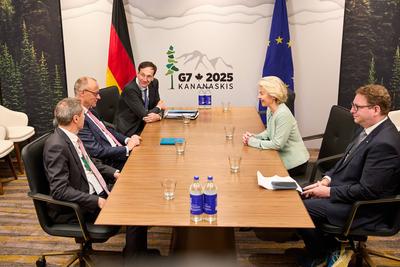 Kananaskis, Alberta, Kanada, 16.06.2025: Mountain Lodge: G7-Gipfel 2025: Bundeskanzler Friedrich Merz (CDU) und EU-Kommi-stock-photo