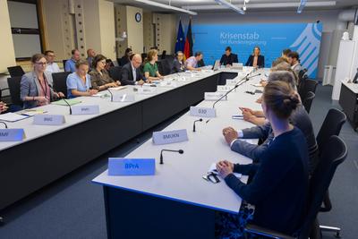HeadlineSitzung des Krisenstabes der Bundesregierung-stock-foto